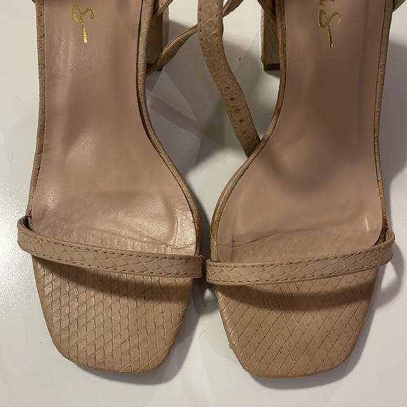 Lulus Cream heels - Size 6 - Picture 6 of 8